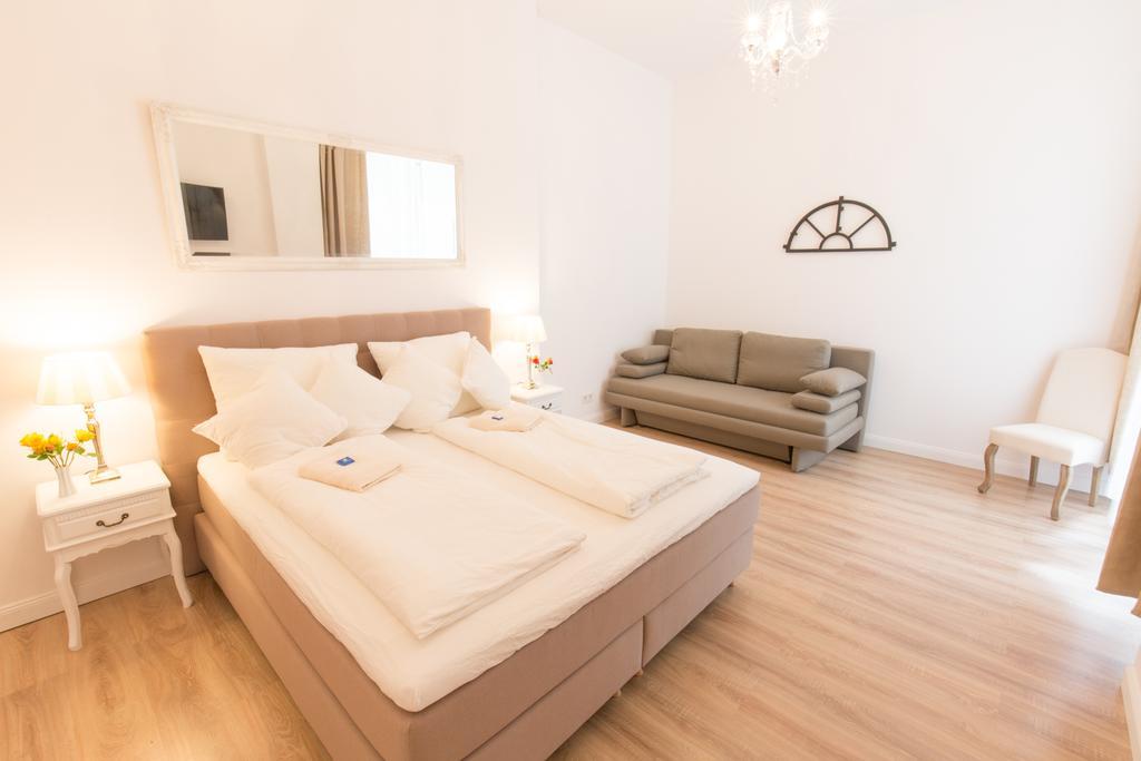 Fritz By Rockchair Apartments L Superhost Status L 3 Bedrooms Boxspringbeds 2 Bathrooms 2 Kitchen - Cozy Family & Business Flair Welcomes You! เบอร์ลิน ภายนอก รูปภาพ