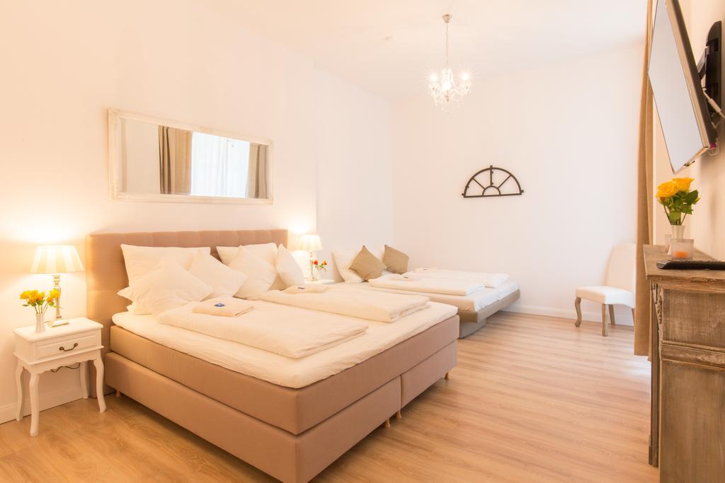 Fritz By Rockchair Apartments L Superhost Status L 3 Bedrooms Boxspringbeds 2 Bathrooms 2 Kitchen - Cozy Family & Business Flair Welcomes You! เบอร์ลิน ภายนอก รูปภาพ