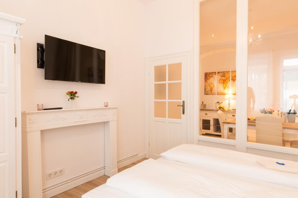 Fritz By Rockchair Apartments L Superhost Status L 3 Bedrooms Boxspringbeds 2 Bathrooms 2 Kitchen - Cozy Family & Business Flair Welcomes You! เบอร์ลิน ภายนอก รูปภาพ